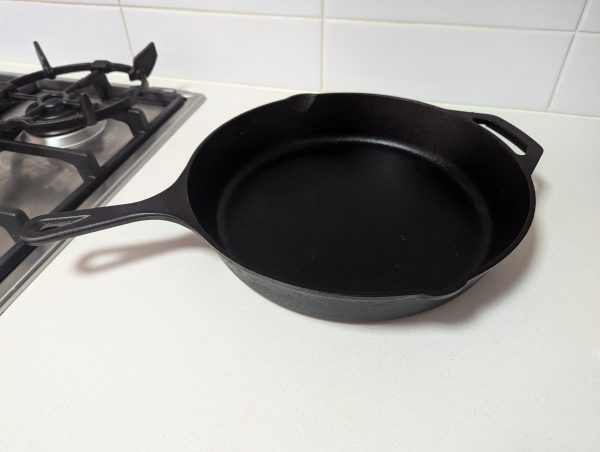 Cast iron frying pan